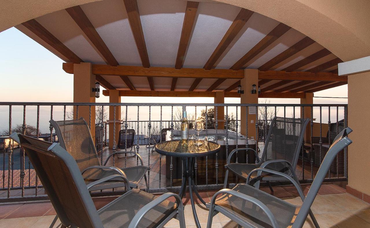 Apartments Lucia Senj 1 Экстерьер фото